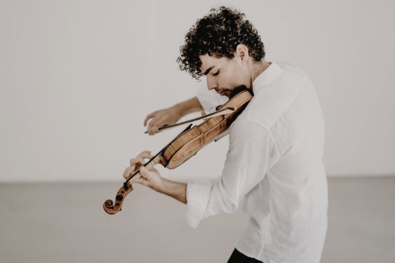 Geigenunterricht in München mit detaillierter Erklärung von Technik und Interpretation